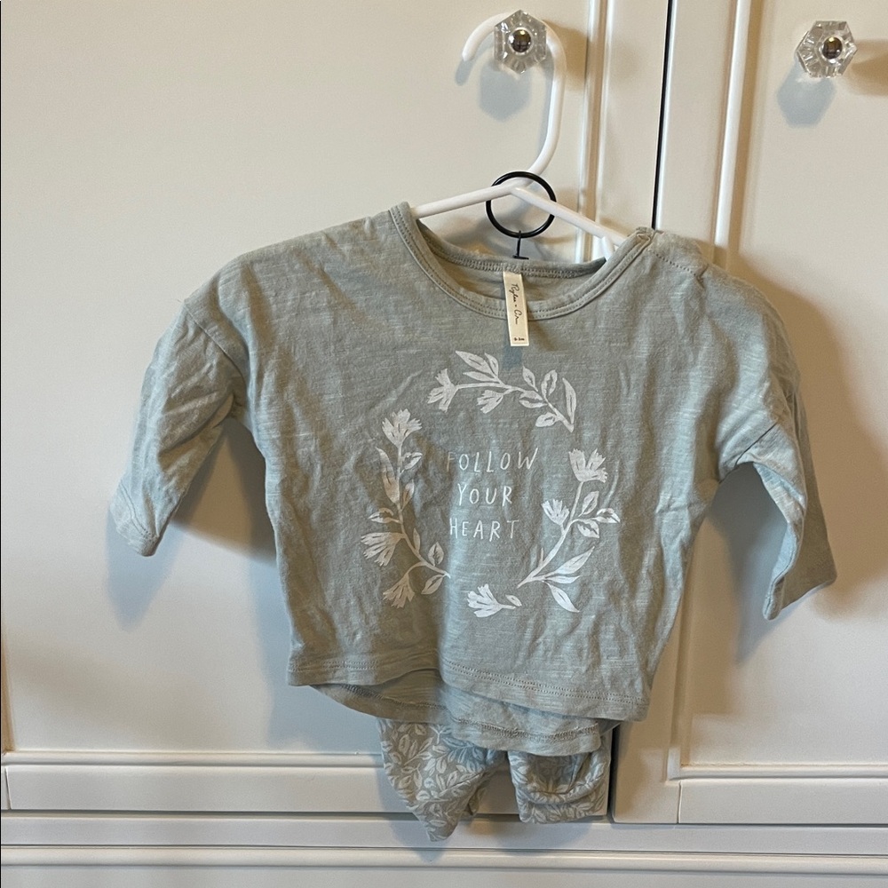 Rylee + cru 3 piece set. 
long sleeve, bloomers and pants matching set  0-3